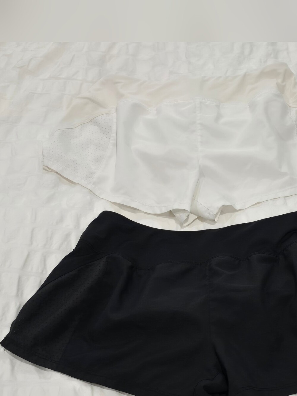2 Pack Women's Nike Shorts - Picture 5 of 5
